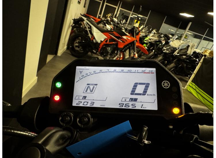 YAMAHA MT03