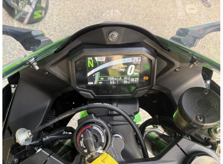 KAWASAKI NINJA ZX-10R